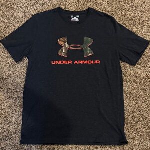 Under Armour Men's Dark Gray T-Shirt with Camo Logo Heat Gear - Size Large
